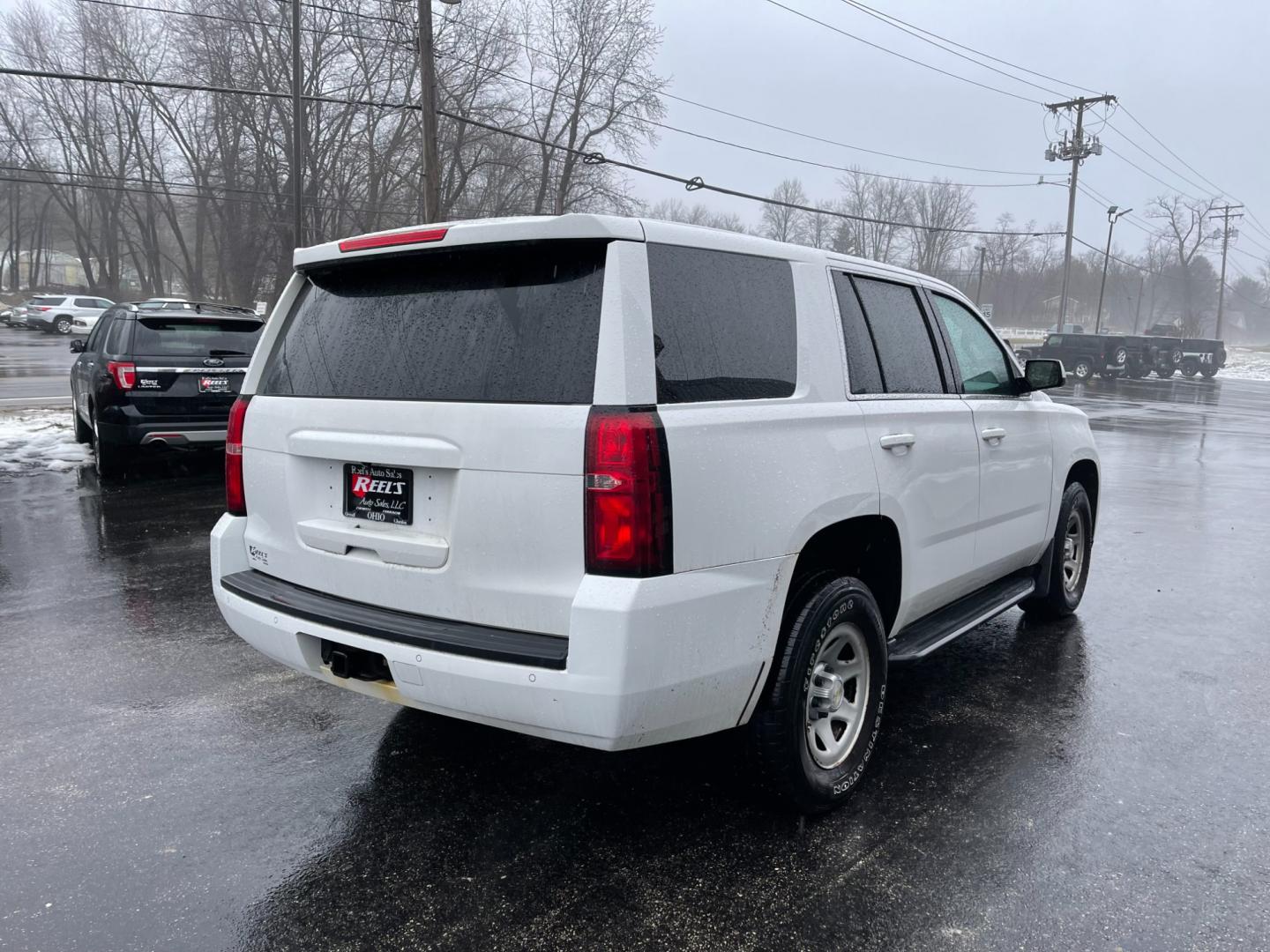 2016 White /Black Chevrolet Tahoe SSV 4WD (1GNSKFEC1GR) with an 5.3L V8 OHV 16V FFV engine, 6A transmission, located at 11115 Chardon Rd. , Chardon, OH, 44024, (440) 214-9705, 41.580246, -81.241943 - This 2016 Chevrolet Tahoe Special Service Vehicle (SSV) with 4WD is a robust and capable law enforcement vehicle featuring a 5.3-liter V8 engine paired with a 6-speed automatic transmission. It offers a two-speed transfer case to aid in both on-road performance and off-road capability. Its 3.08 axle - Photo#6